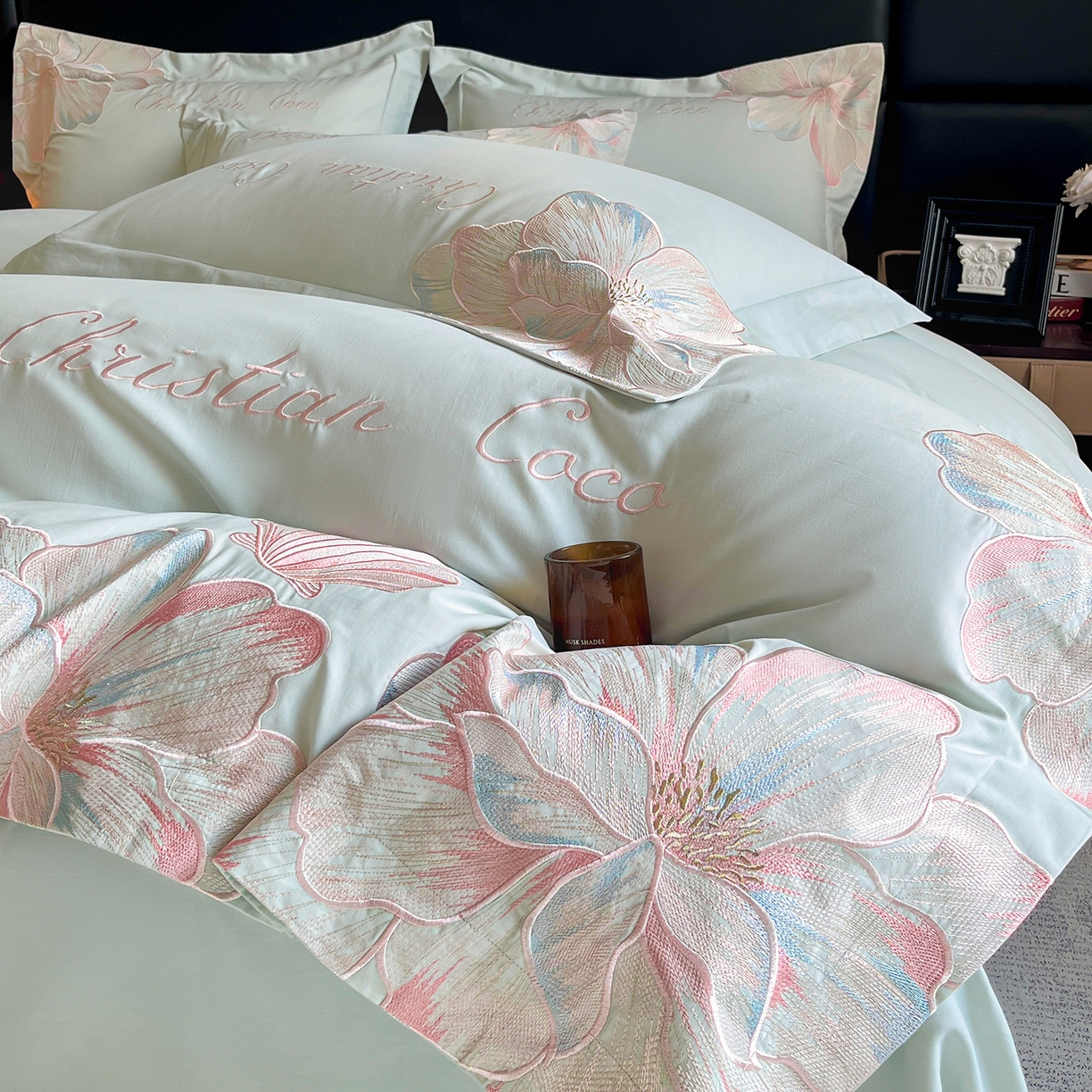 91家纺网 家纺一手货源 找家纺 置顶家纺 2025新款COCO小姐加厚磨毛亲肤四件套 COCO小姐加厚磨毛-繁星蓝