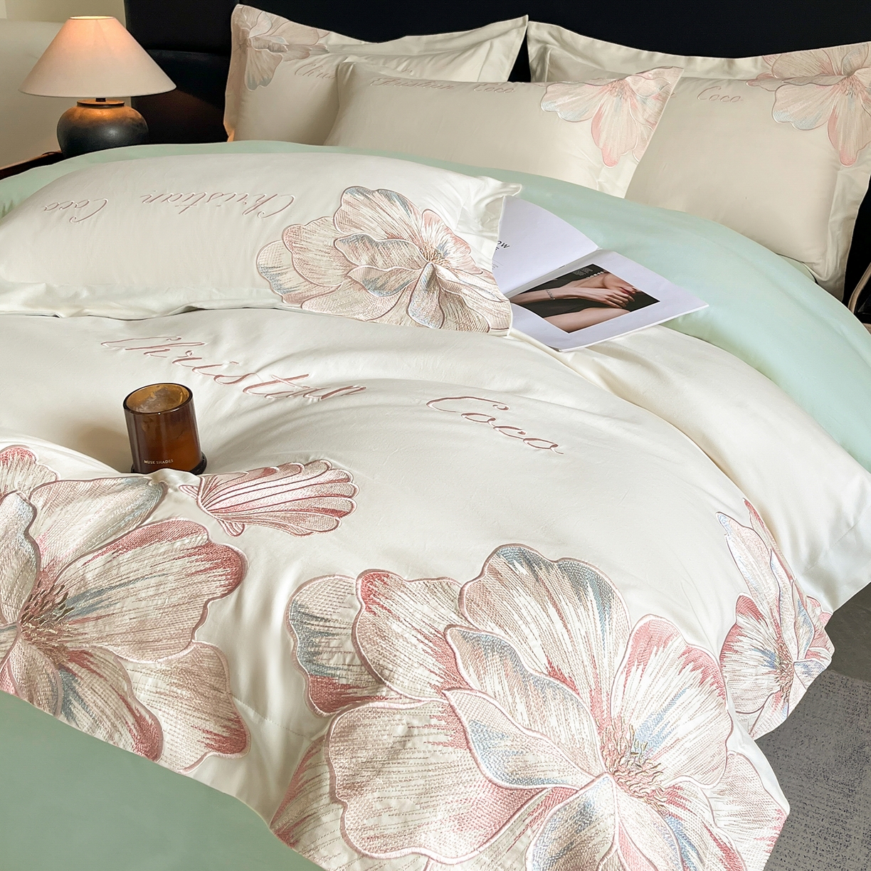 91家纺网 家纺一手货源 找家纺 置顶家纺 2025新款COCO小姐加厚磨毛亲肤四件套 COCO小姐加厚磨毛-奶白+繁星蓝