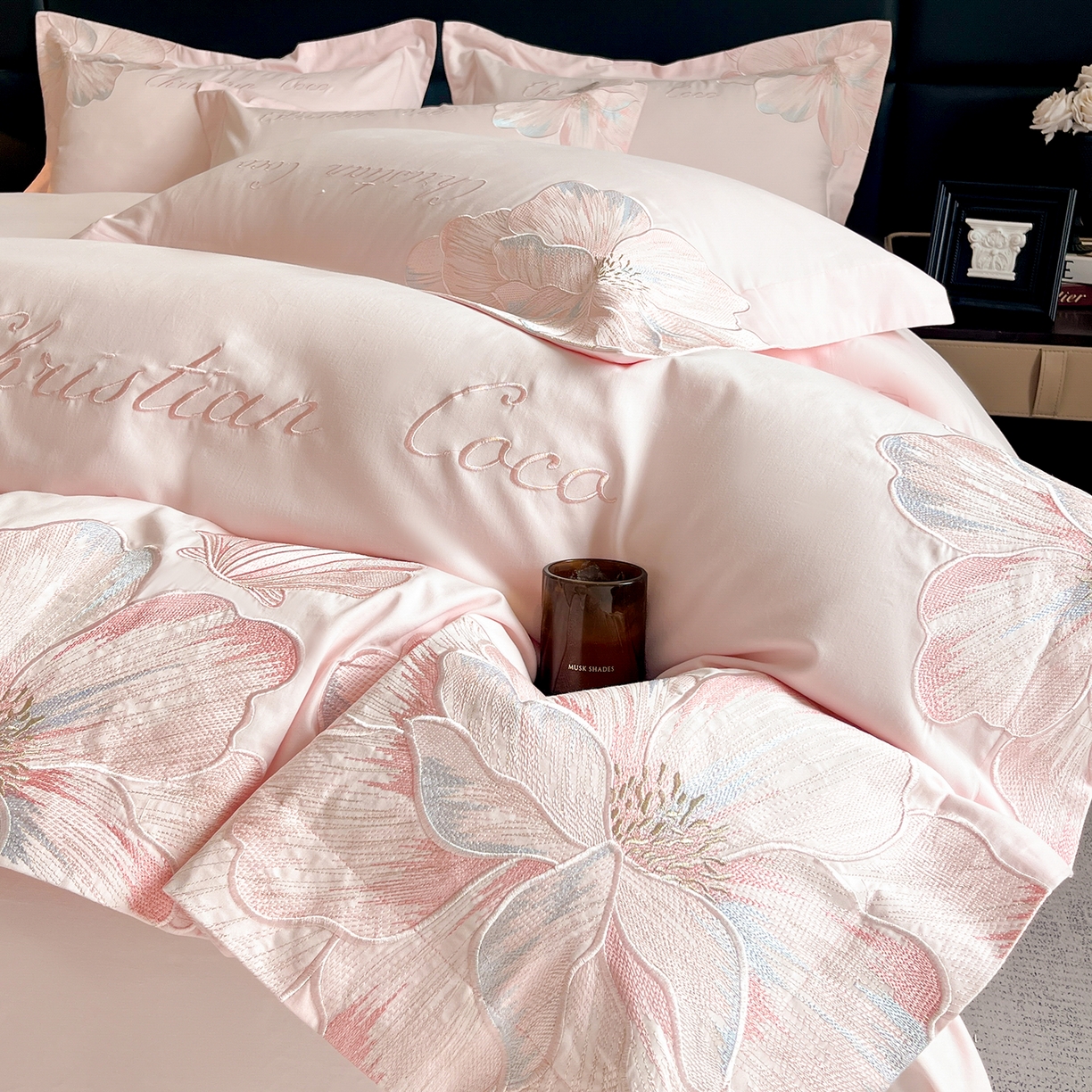 91家纺网 家纺一手货源 找家纺 置顶家纺 2025新款COCO小姐加厚磨毛亲肤四件套 COCO小姐加厚磨毛-玉粉