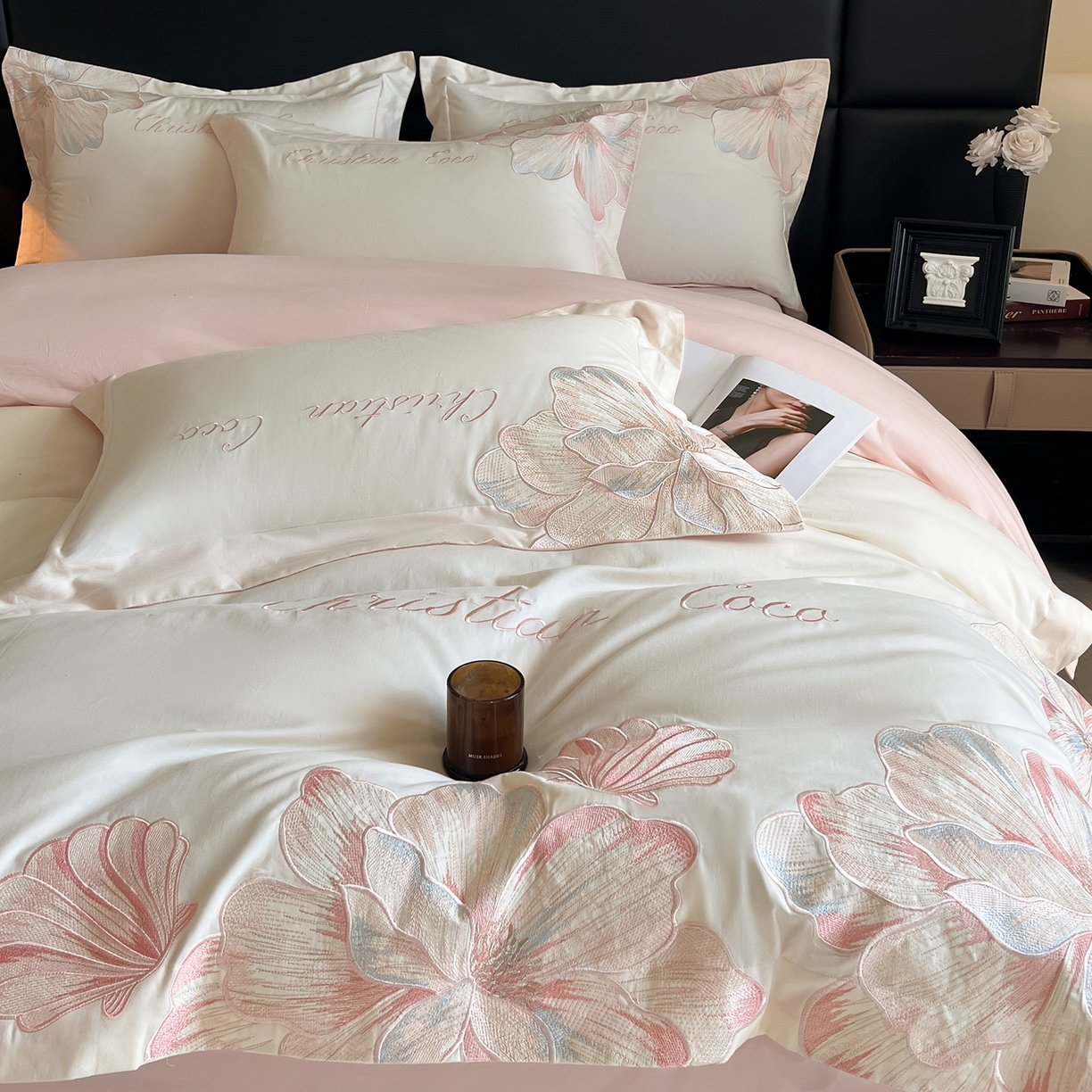 91家纺网 家纺一手货源 找家纺 置顶家纺 2025新款COCO小姐加厚磨毛亲肤四件套 COCO小姐加厚磨毛-奶白+粉