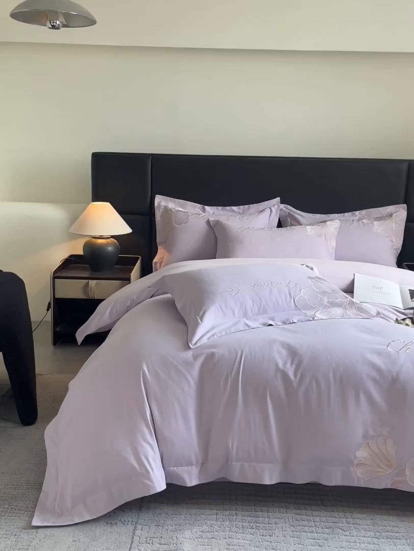 91家纺网 家纺一手货源 找家纺 置顶家纺 2025新款COCO小姐加厚磨毛亲肤四件套 COCO小姐加厚磨毛-香芋紫