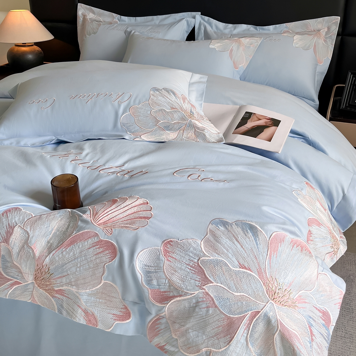 91家纺网 家纺一手货源 找家纺 置顶家纺 2025新款COCO小姐加厚磨毛亲肤四件套 COCO小姐加厚磨毛-浅蓝