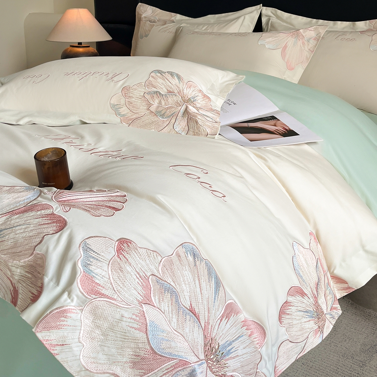 91家纺网 家纺一手货源 找家纺 置顶家纺 2025新款COCO小姐加厚磨毛亲肤四件套 COCO小姐加厚磨毛-奶白+繁星蓝