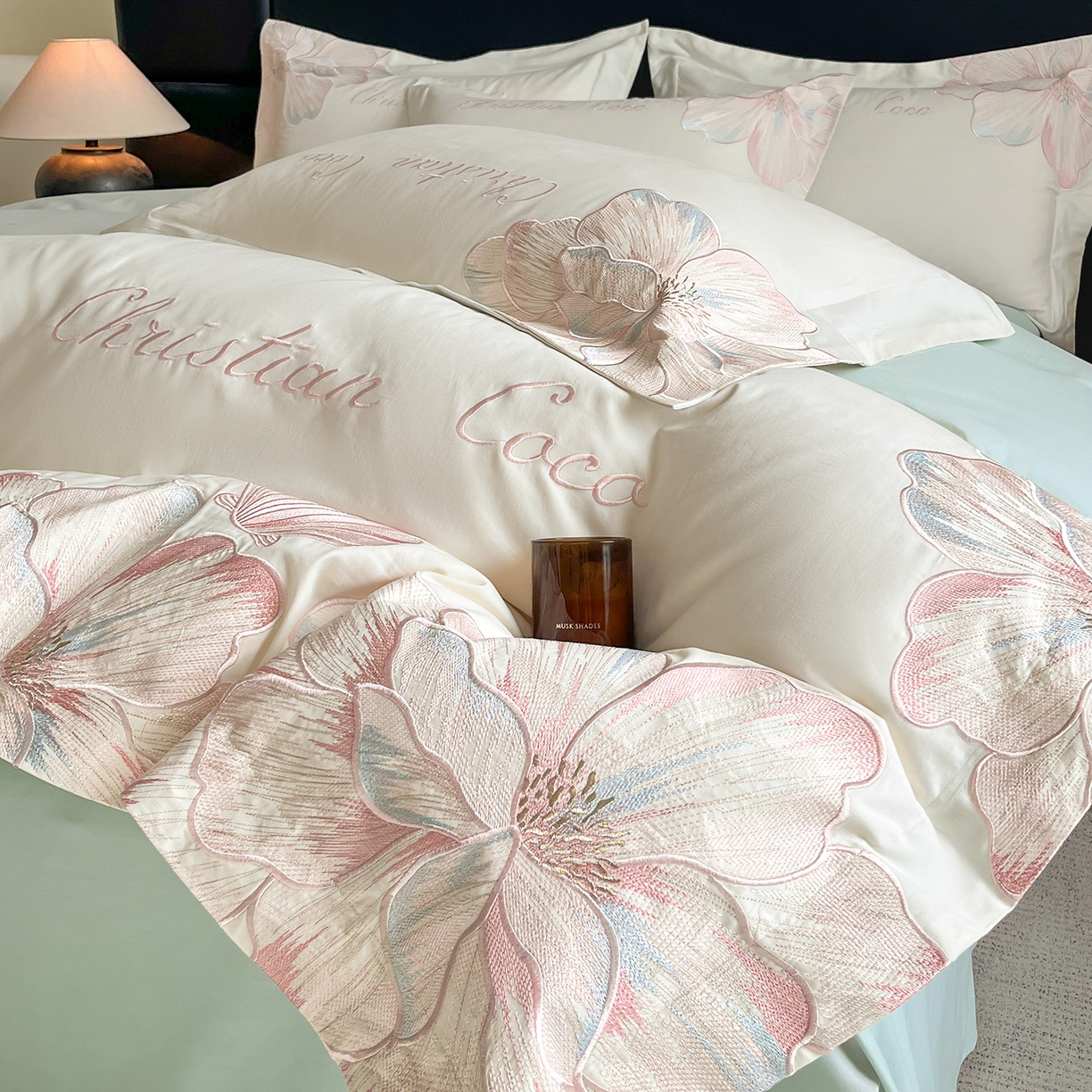 91家纺网 家纺一手货源 找家纺 置顶家纺 2025新款COCO小姐加厚磨毛亲肤四件套 COCO小姐加厚磨毛-奶白+繁星蓝