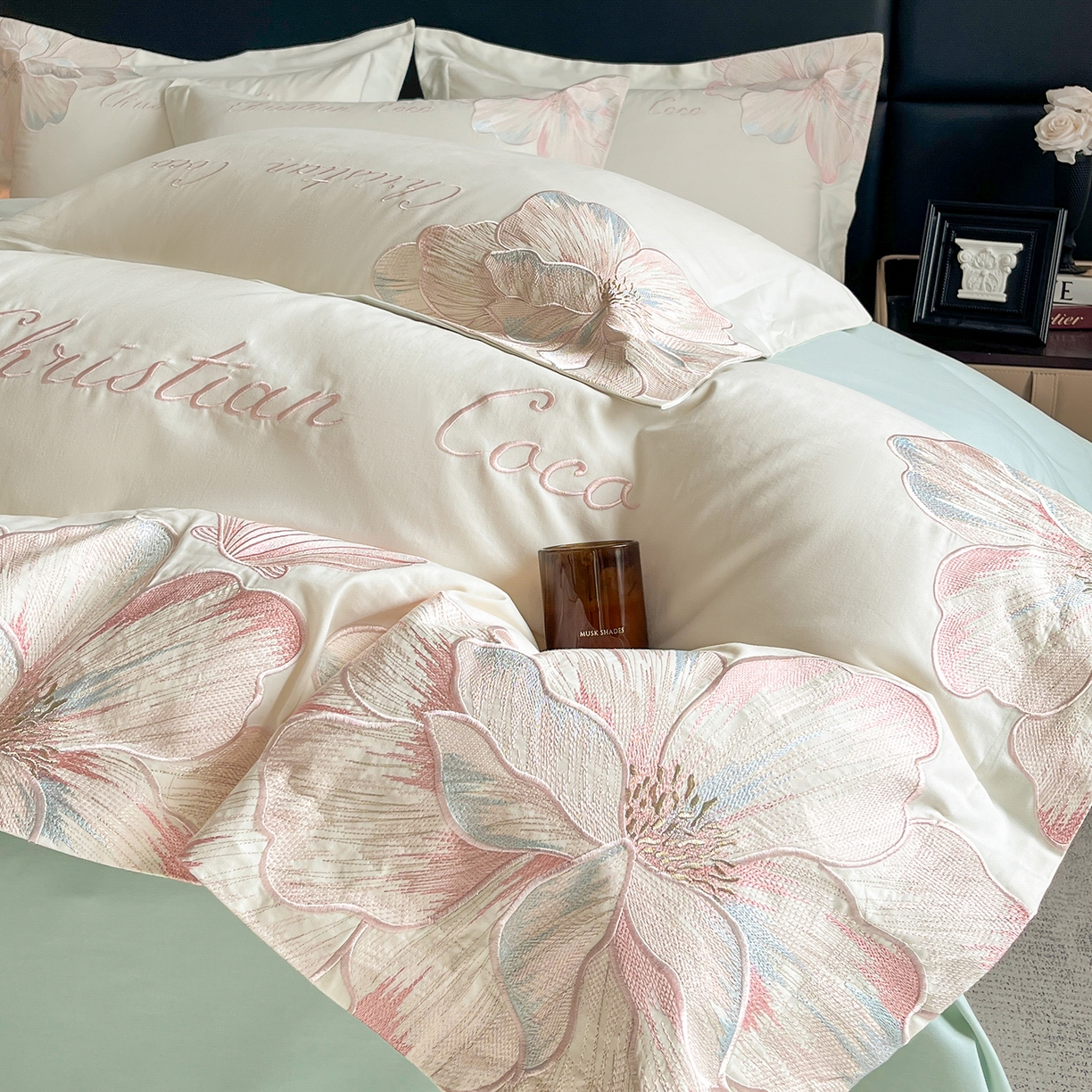 91家纺网 家纺一手货源 找家纺 置顶家纺 2025新款COCO小姐加厚磨毛亲肤四件套 COCO小姐加厚磨毛-奶白+繁星蓝