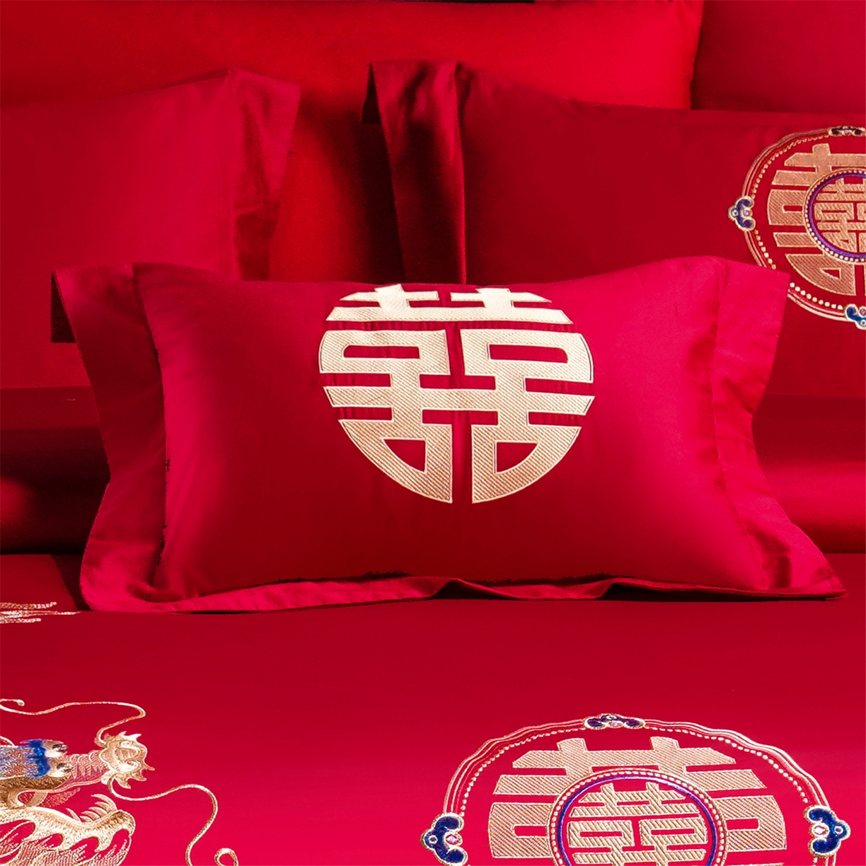 91家纺网 家纺一手货源 找家纺 置顶家纺 2025新款新中式婚庆亲肤刺绣四件套 龙腾凤悦-大红