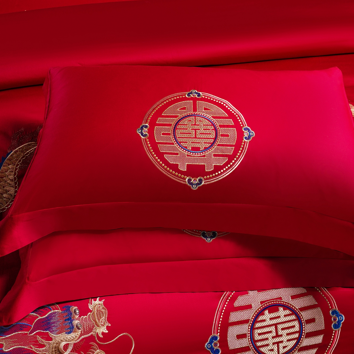 91家纺网 家纺一手货源 找家纺 置顶家纺 2025新款新中式婚庆亲肤刺绣四件套 龙腾凤悦-大红