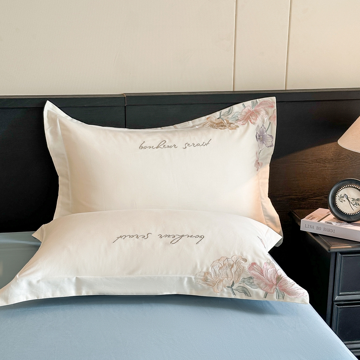 91家纺网 家纺一手货源 找家纺 置顶家纺 2025秋冬新款加厚全棉磨毛四件套-秘密花园 秘密花园-奶白+蓝