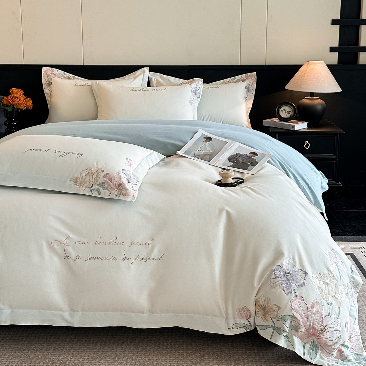 91家纺网 家纺一手货源 找家纺 置顶家纺 2025秋冬新款加厚全棉磨毛四件套-秘密花园 秘密花园-奶白+蓝