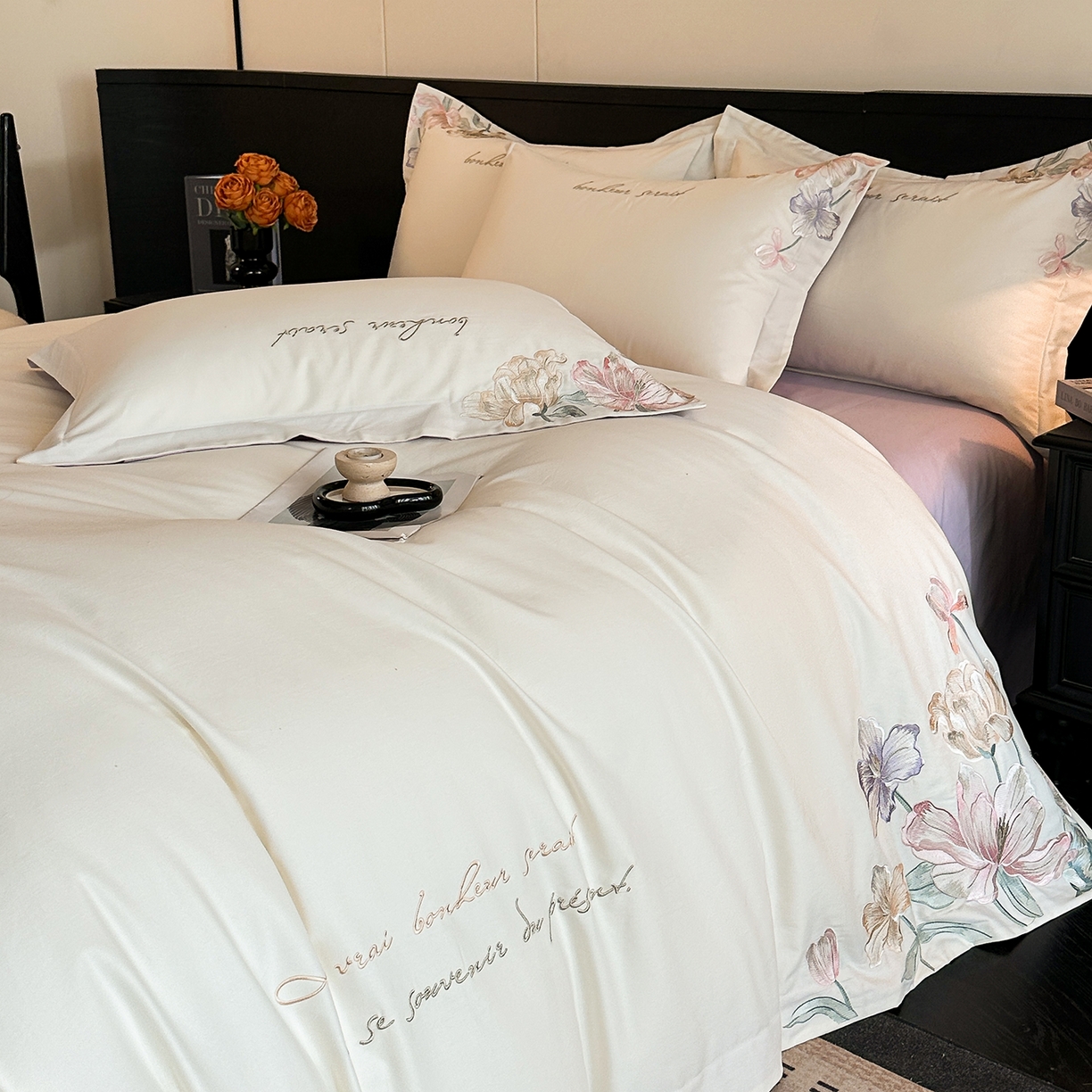 91家纺网 家纺一手货源 找家纺 置顶家纺 2025秋冬新款加厚全棉磨毛四件套-秘密花园 秘密花园-奶白+香芋紫