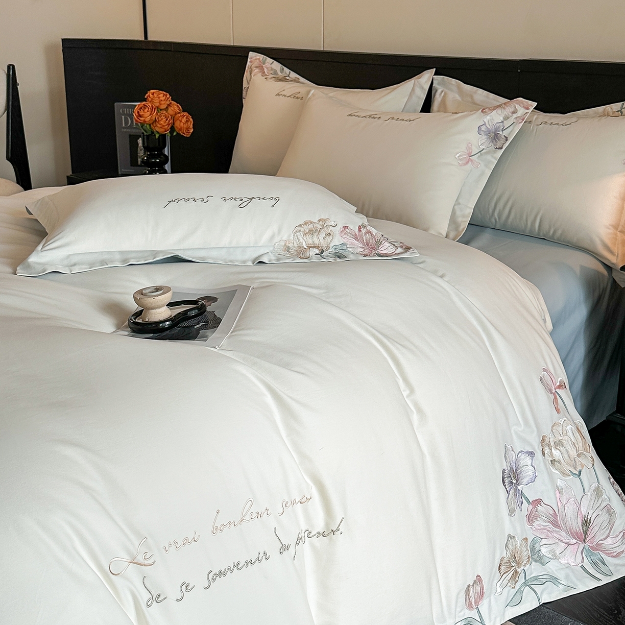 91家纺网 家纺一手货源 找家纺 置顶家纺 2025秋冬新款加厚全棉磨毛四件套-秘密花园 秘密花园-奶白+蓝