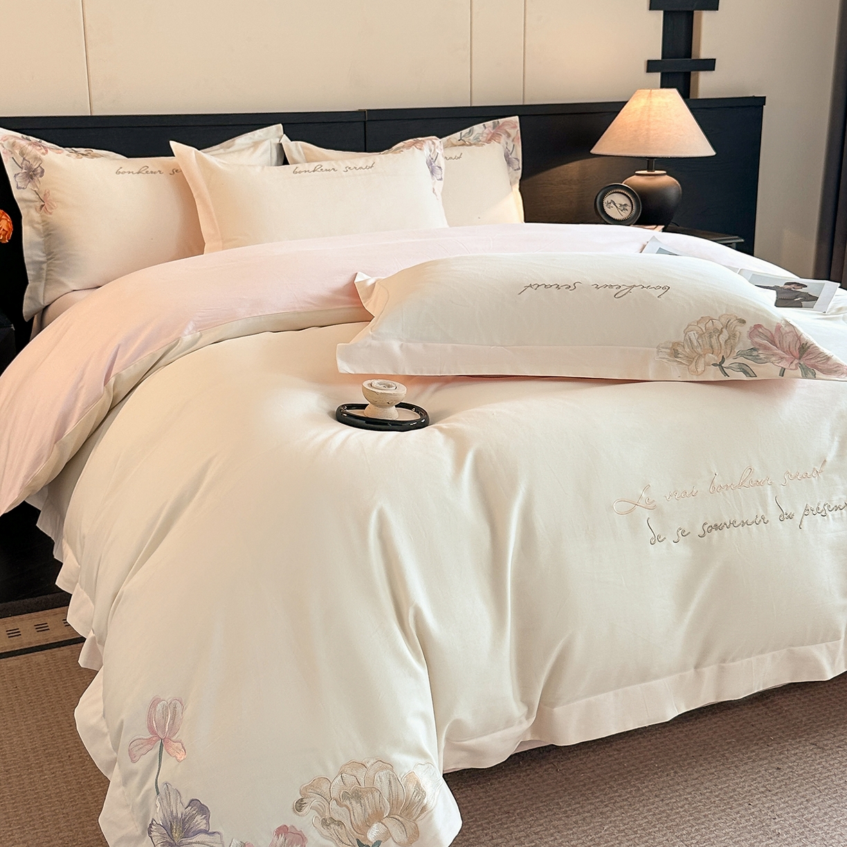 91家纺网 家纺一手货源 找家纺 置顶家纺 2025秋冬新款加厚全棉磨毛四件套-秘密花园 秘密花园-奶白+粉