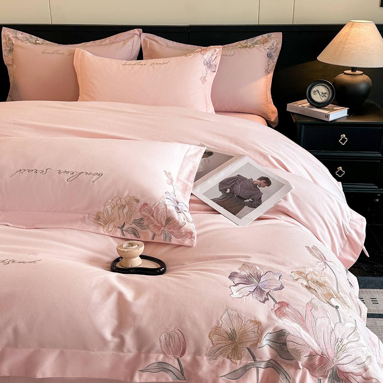 91家纺网 家纺一手货源 找家纺 置顶家纺 2025秋冬新款加厚全棉磨毛四件套-秘密花园 秘密花园-玉粉