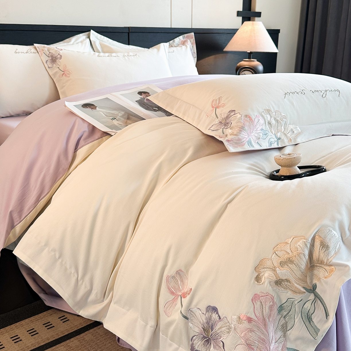 91家纺网 家纺一手货源 找家纺 置顶家纺 2025秋冬新款加厚全棉磨毛四件套-秘密花园 秘密花园-奶白+香芋紫