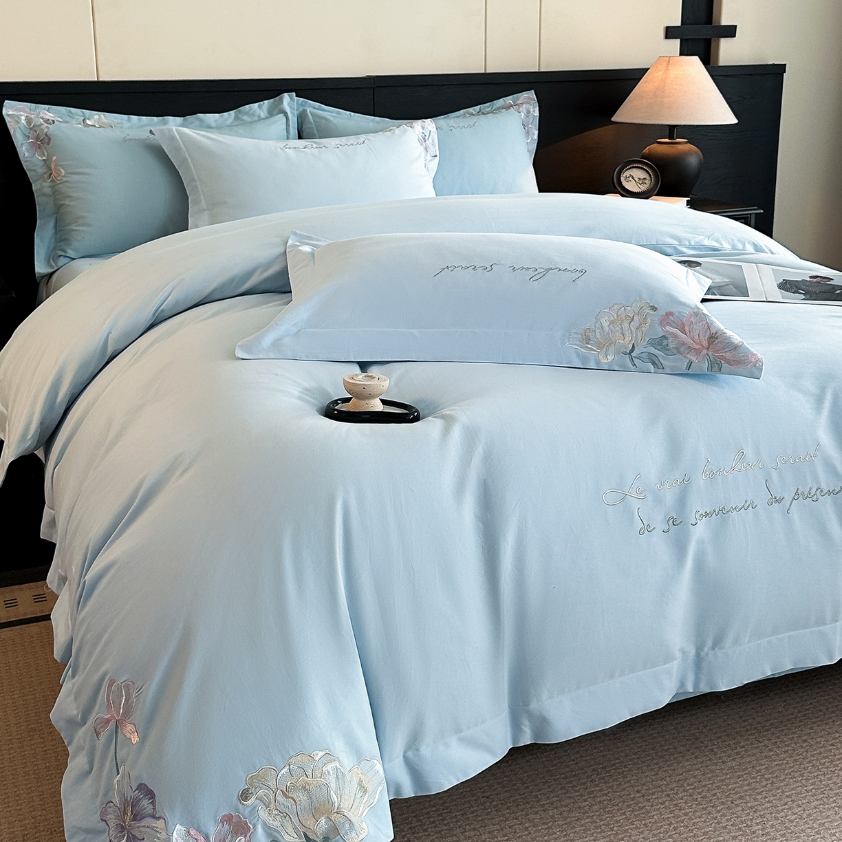 91家纺网 家纺一手货源 找家纺 置顶家纺 2025秋冬新款加厚全棉磨毛四件套-秘密花园 秘密花园-天空蓝