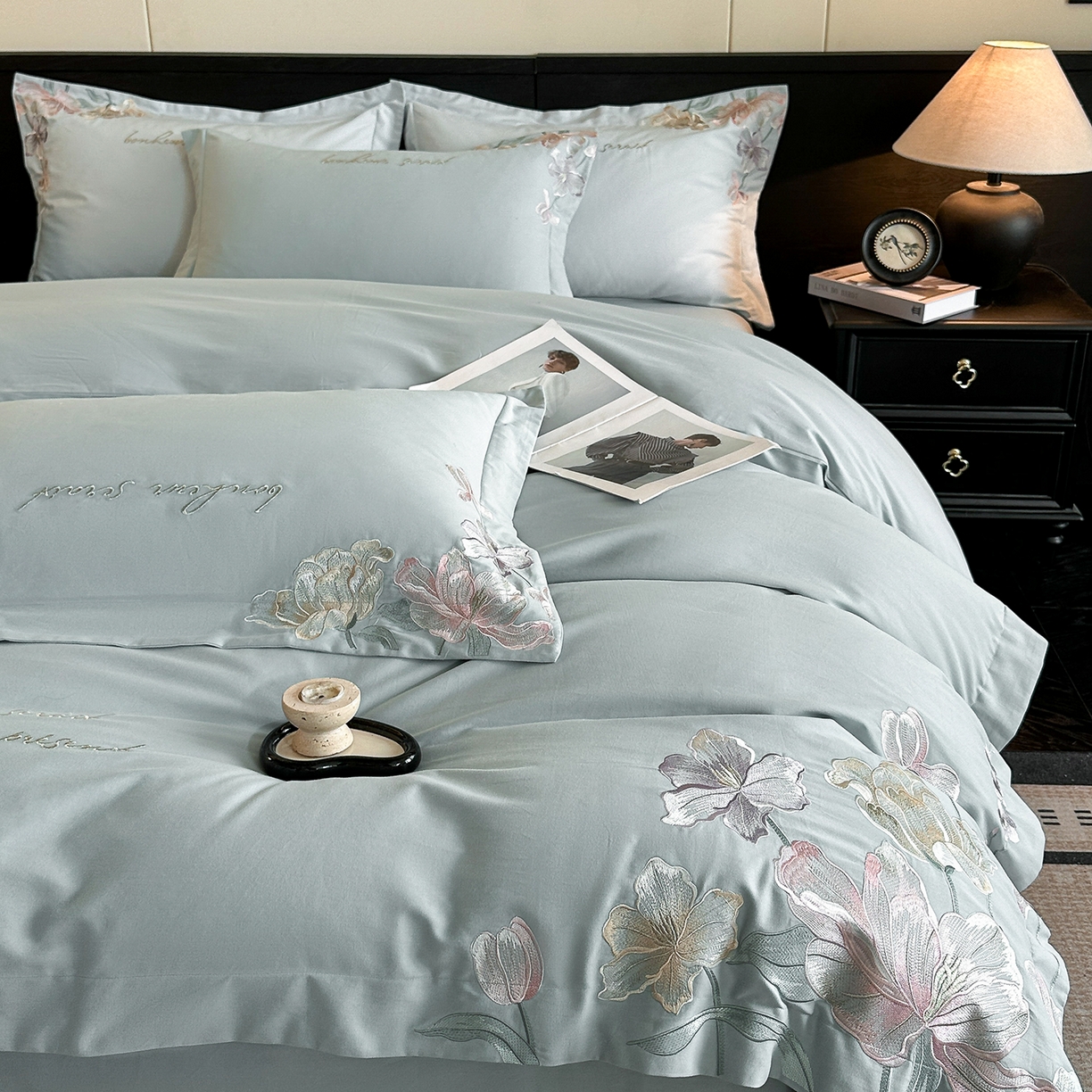 91家纺网 家纺一手货源 找家纺 置顶家纺 2025秋冬新款加厚全棉磨毛四件套-秘密花园 秘密花园-繁星蓝