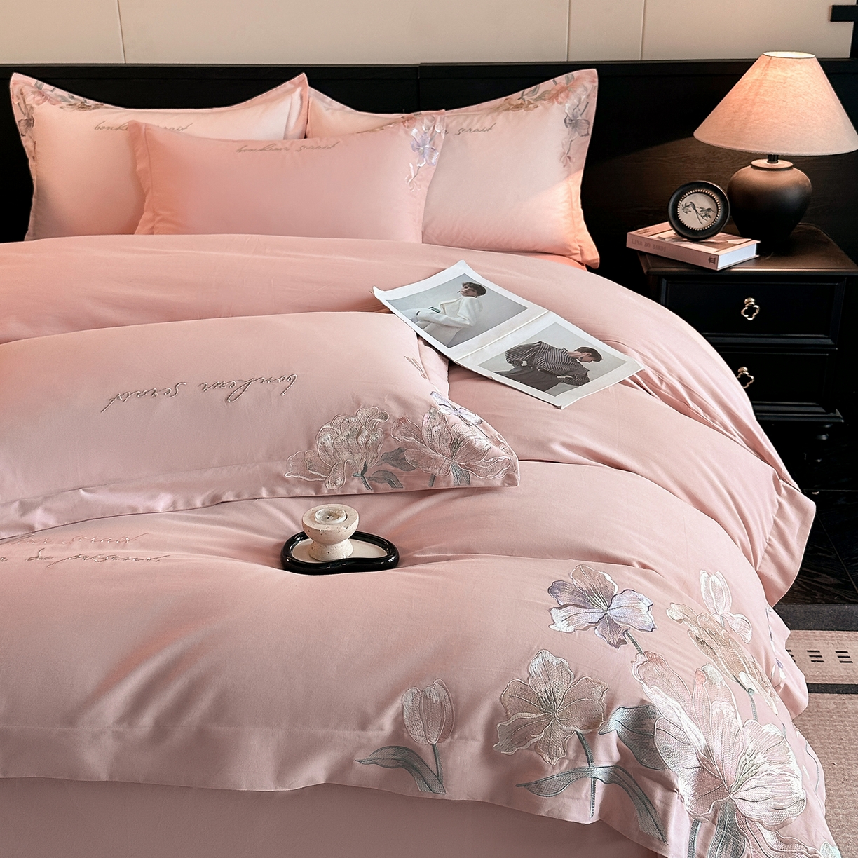 91家纺网 家纺一手货源 找家纺 置顶家纺 2025秋冬新款加厚全棉磨毛四件套-秘密花园 秘密花园-浅豆沙