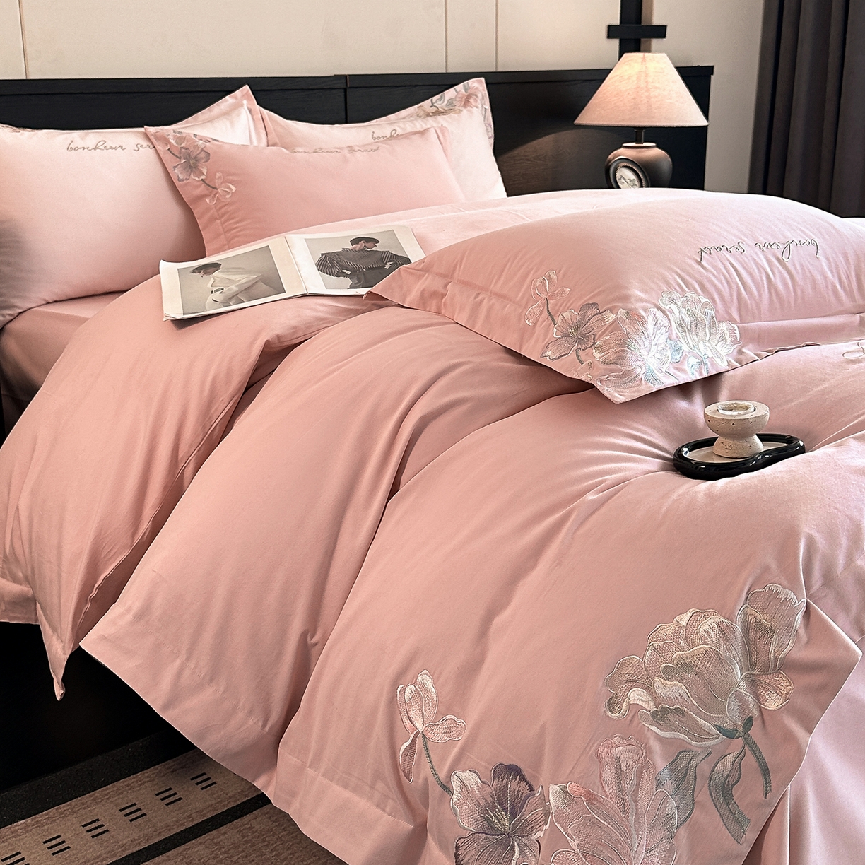 91家纺网 家纺一手货源 找家纺 置顶家纺 2025秋冬新款加厚全棉磨毛四件套-秘密花园 秘密花园-浅豆沙