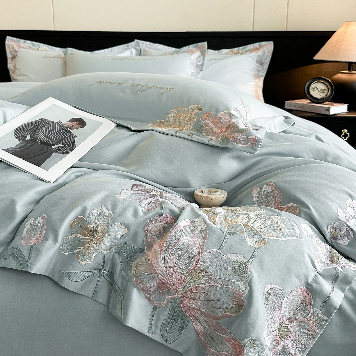 91家纺网 家纺一手货源 找家纺 置顶家纺 2025秋冬新款加厚全棉磨毛四件套-秘密花园 秘密花园-繁星蓝