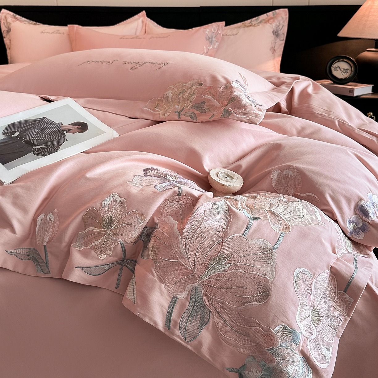 91家纺网 家纺一手货源 找家纺 置顶家纺 2025秋冬新款加厚全棉磨毛四件套-秘密花园 秘密花园-浅豆沙