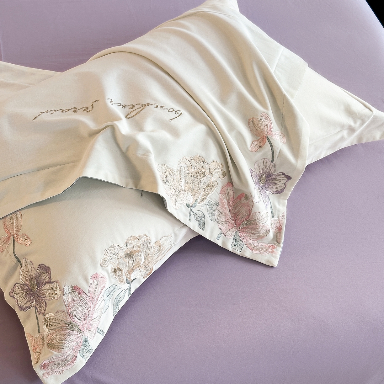 91家纺网 家纺一手货源 找家纺 置顶家纺 2025秋冬新款加厚全棉磨毛四件套-秘密花园 秘密花园-奶白+香芋紫