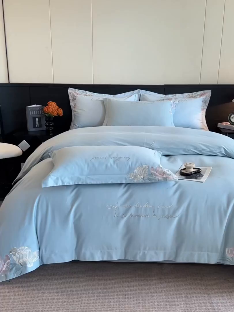 91家纺网 家纺一手货源 找家纺 置顶家纺 2025秋冬新款加厚全棉磨毛四件套-秘密花园 秘密花园-天空蓝