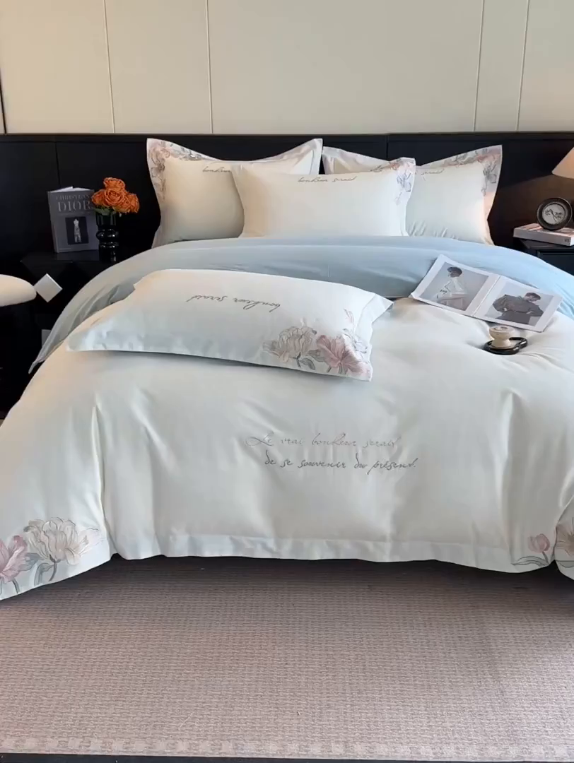 91家纺网 家纺一手货源 找家纺 置顶家纺 2025秋冬新款加厚全棉磨毛四件套-秘密花园 秘密花园-奶白+蓝