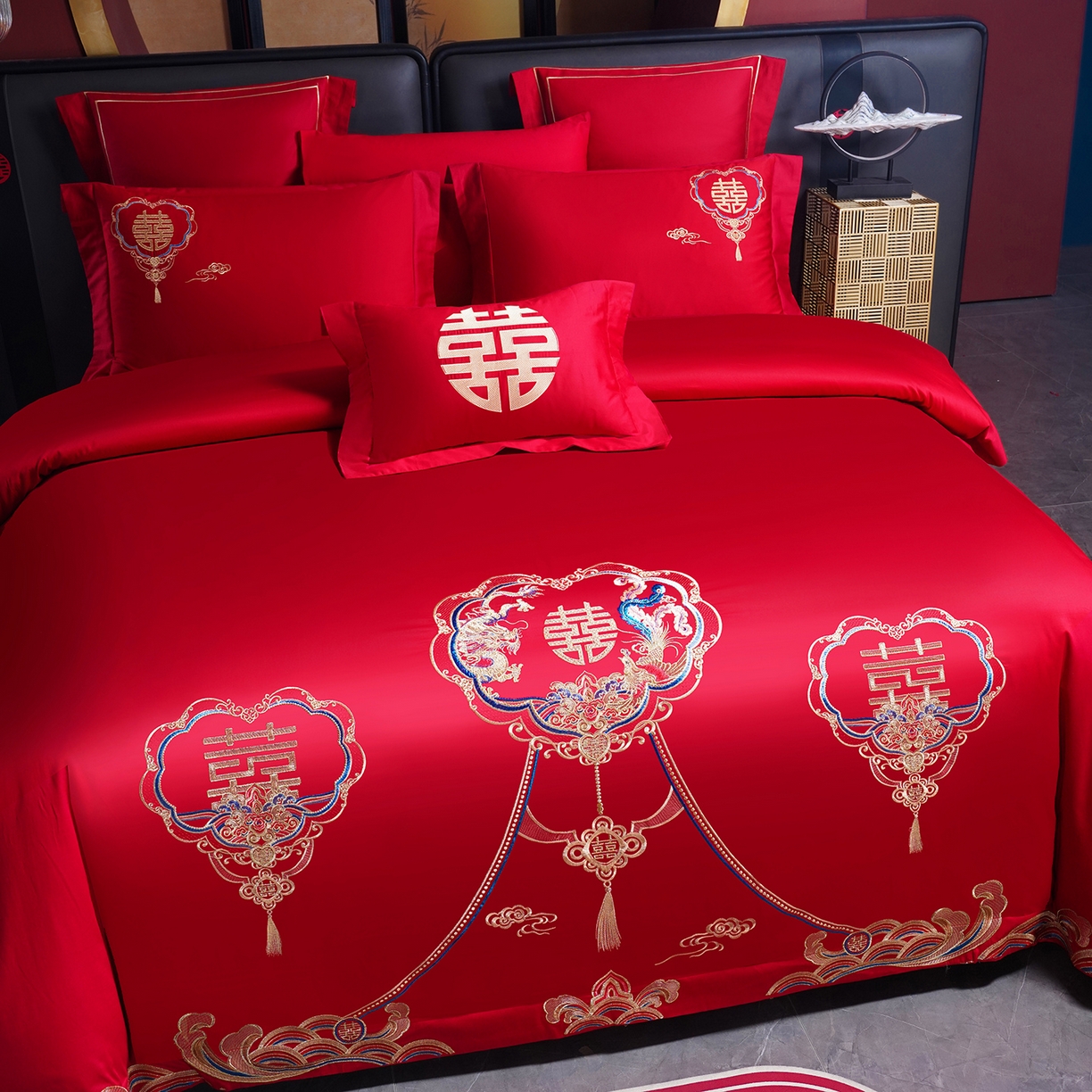 91家纺网 家纺一手货源 找家纺 置顶家纺 2025新款新中式婚庆亲肤刺绣四件套 龙章凤姿-大红