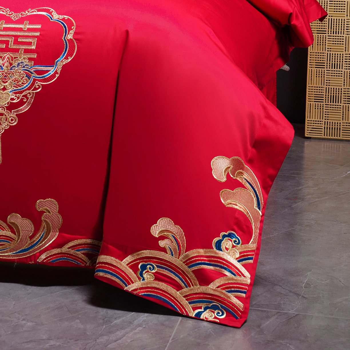 91家纺网 家纺一手货源 找家纺 置顶家纺 2025新款新中式婚庆亲肤刺绣四件套 龙章凤姿-大红