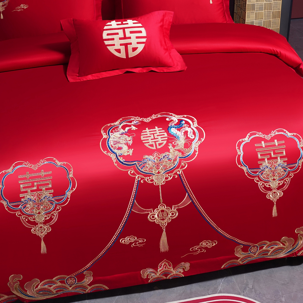 91家纺网 家纺一手货源 找家纺 置顶家纺 2025新款新中式婚庆亲肤刺绣四件套 龙章凤姿-大红