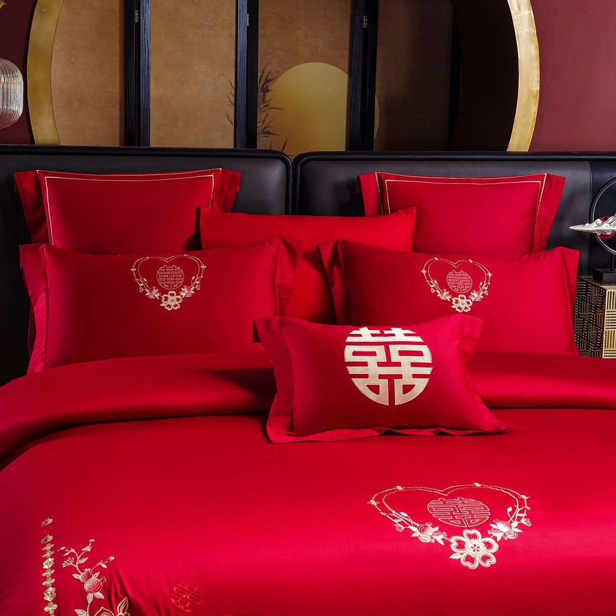 91家纺网 家纺一手货源 找家纺 置顶家纺 2025新款新中式婚庆亲肤刺绣四件套 倾心-大红