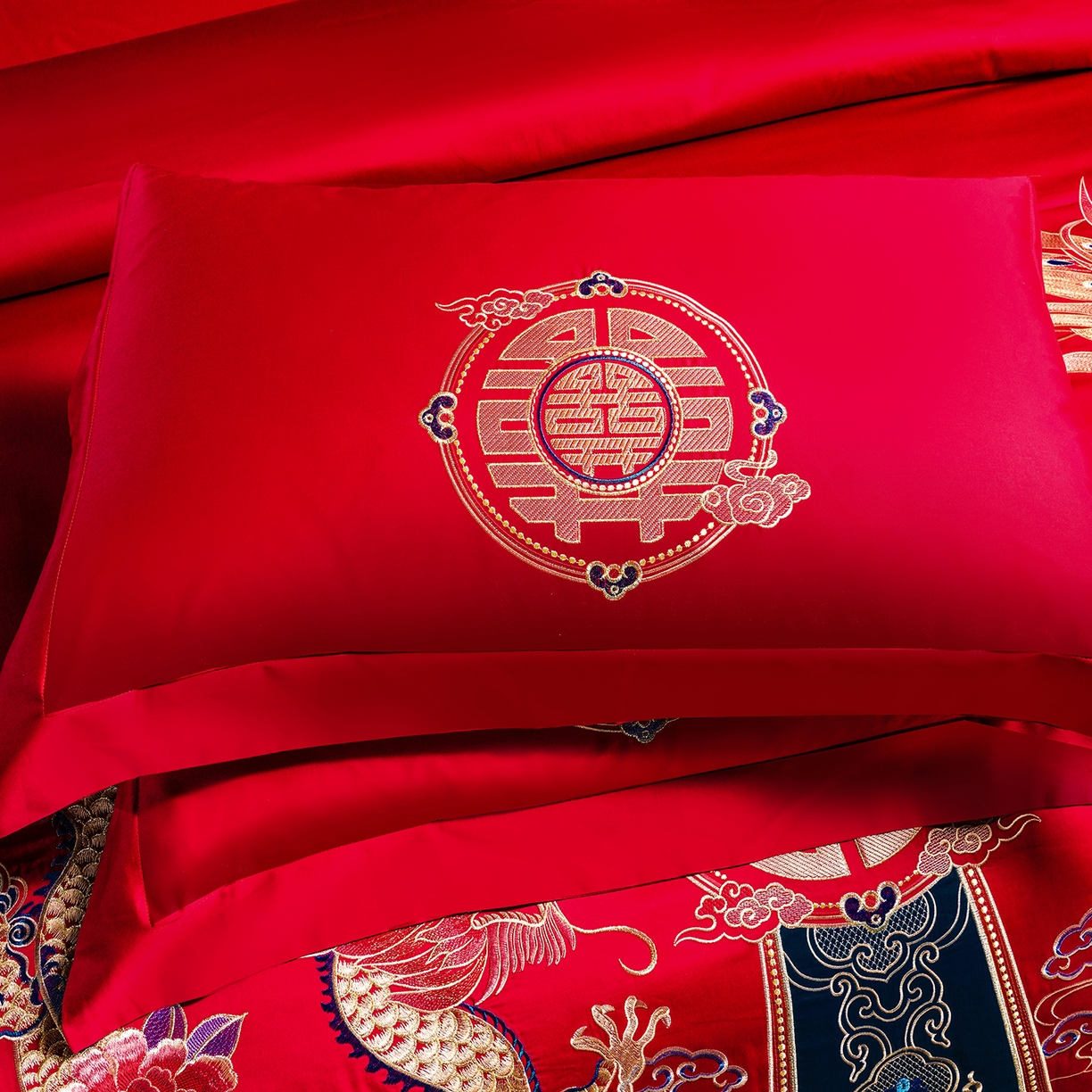 91家纺网 家纺一手货源 找家纺 置顶家纺 2025新款新中式婚庆亲肤刺绣四件套 盛世龙凤-大红