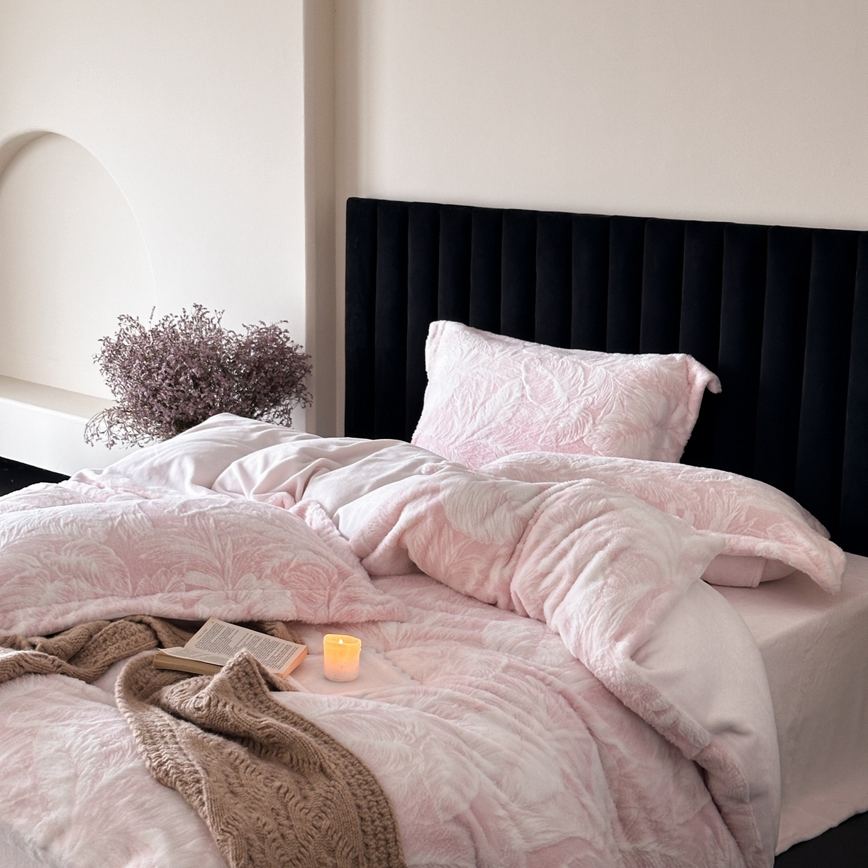 91家纺网 家纺一手货源 找家纺 MIU缪家居 2025新款A版兔毛B版牛奶绒四件套-挪威森林 挪威森林-嫣粉