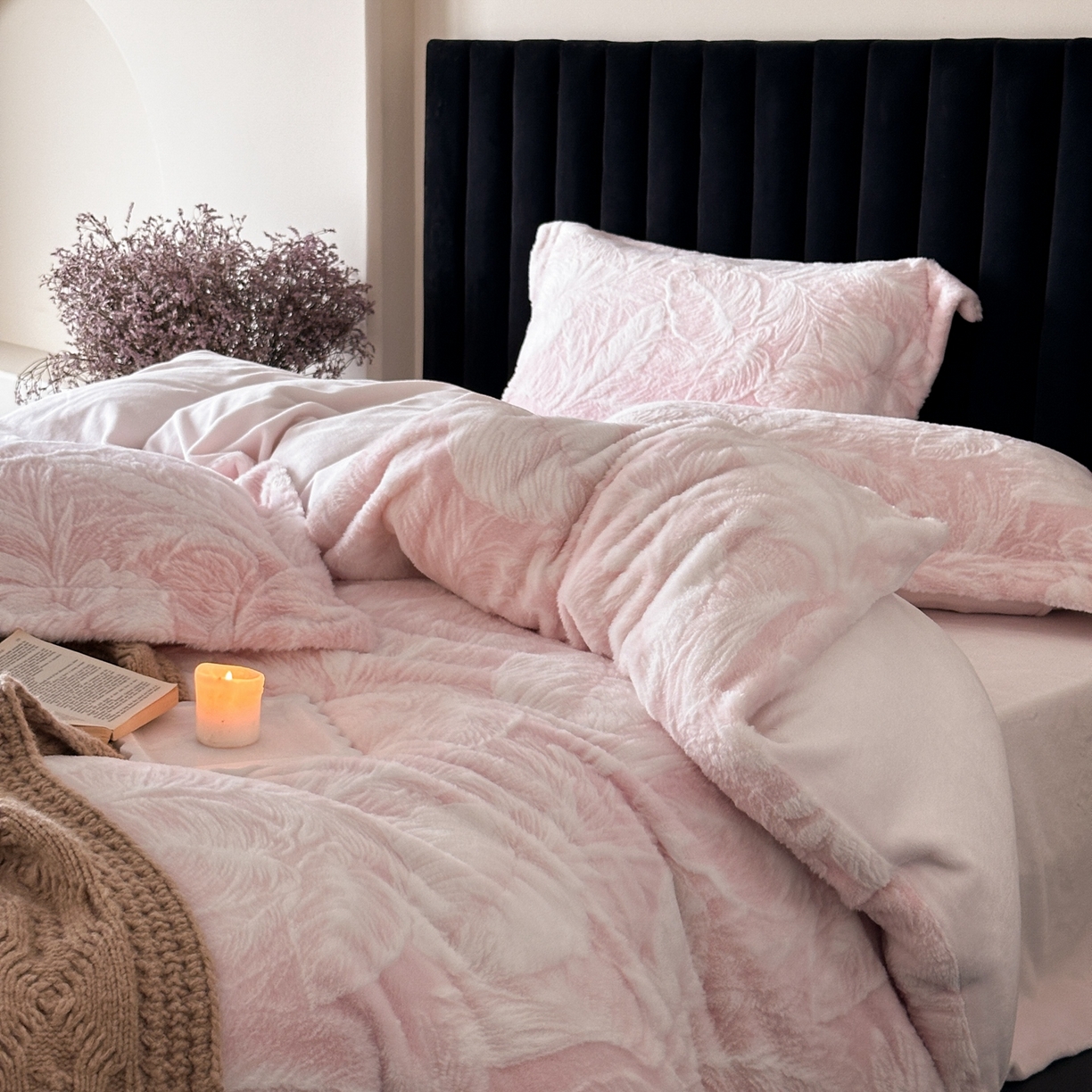 91家纺网 家纺一手货源 找家纺 MIU缪家居 2025新款A版兔毛B版牛奶绒四件套-挪威森林 挪威森林-嫣粉