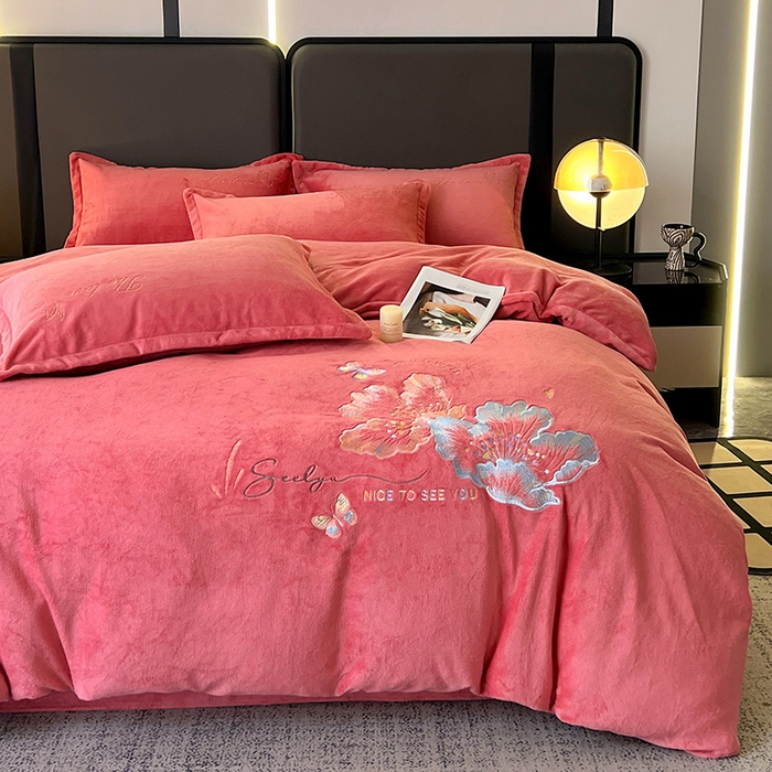 91家纺网 家纺一手货源 找家纺 玖明家纺 2025新款牛奶绒刺绣绣花四件套-时光花园 时光花园-豆沙