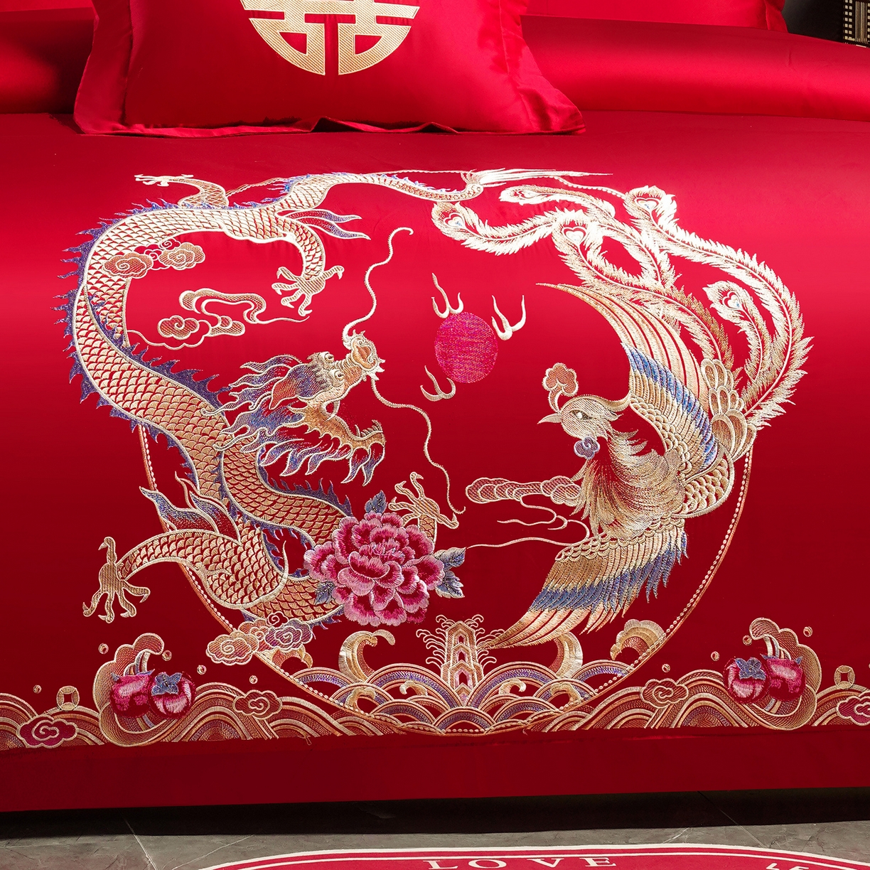 91家纺网 家纺一手货源 找家纺 置顶家纺 2025新款新中式婚庆亲肤刺绣四件套 万事兴龙-大红