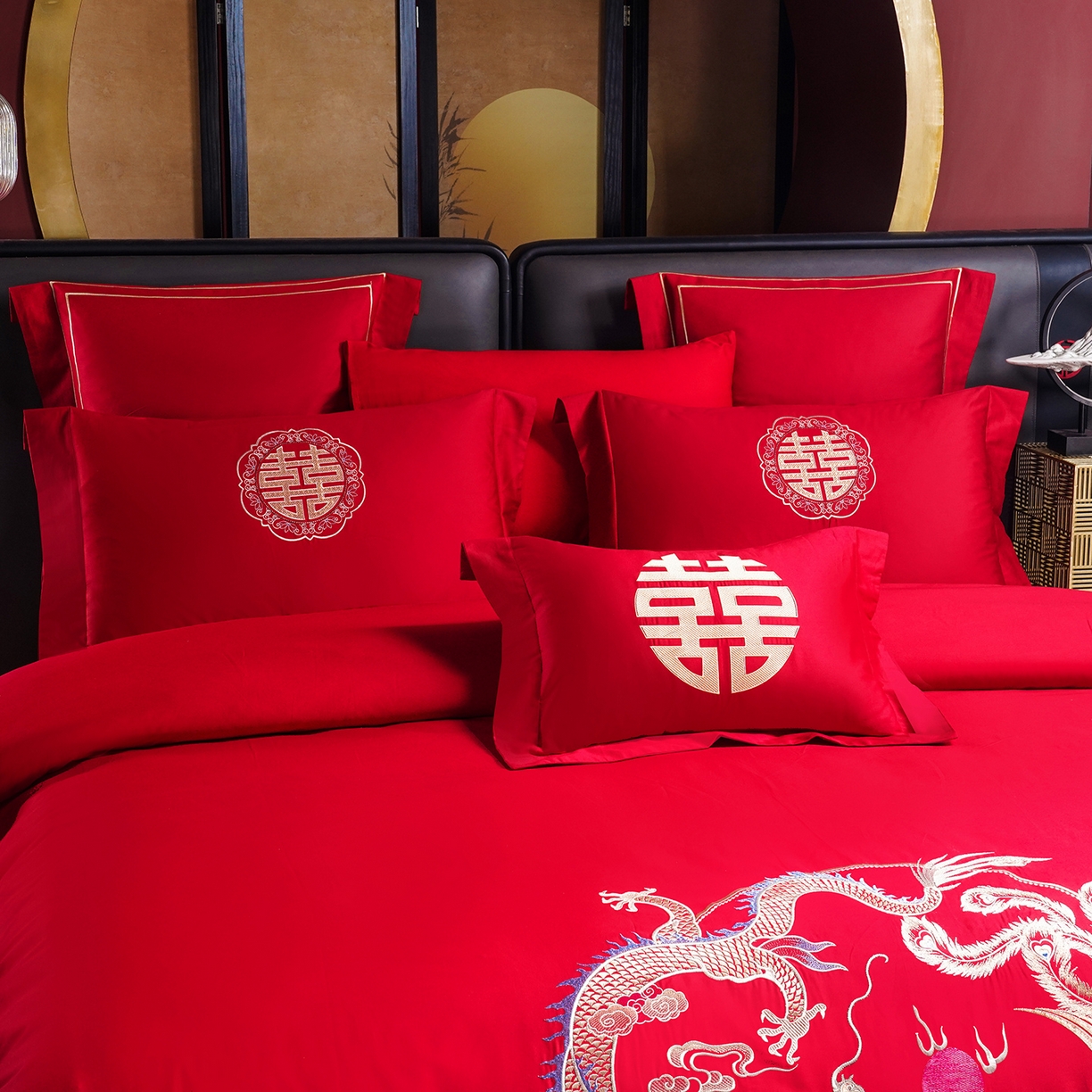 91家纺网 家纺一手货源 找家纺 置顶家纺 2025新款新中式婚庆亲肤刺绣四件套 万事兴龙-大红