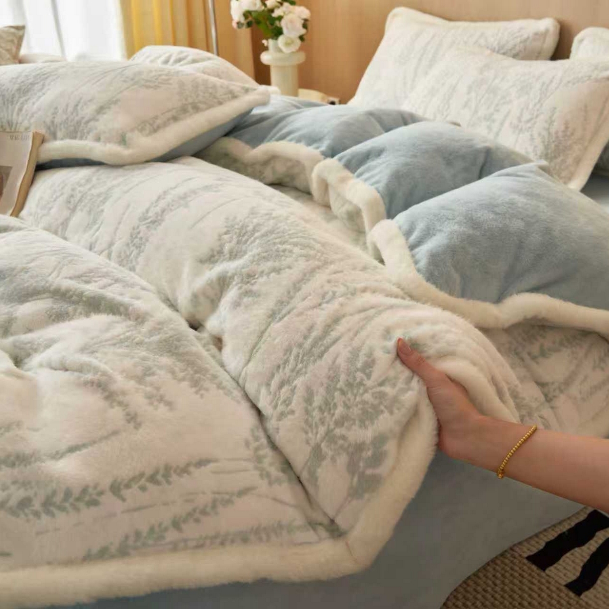 91家纺网 家纺一手货源 找家纺 晨曦家纺 2025新款兔毛包边雕花琅花牛奶绒四件套复古高级感轻奢 兰亭序