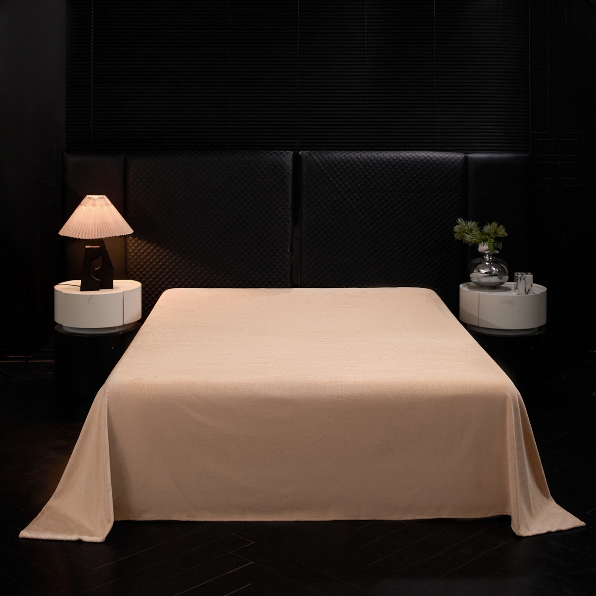 91家纺网 家纺一手货源 找家纺 新方向 2025新款全消光A类刺绣牛奶绒四件套-赫本 赫本-香槟