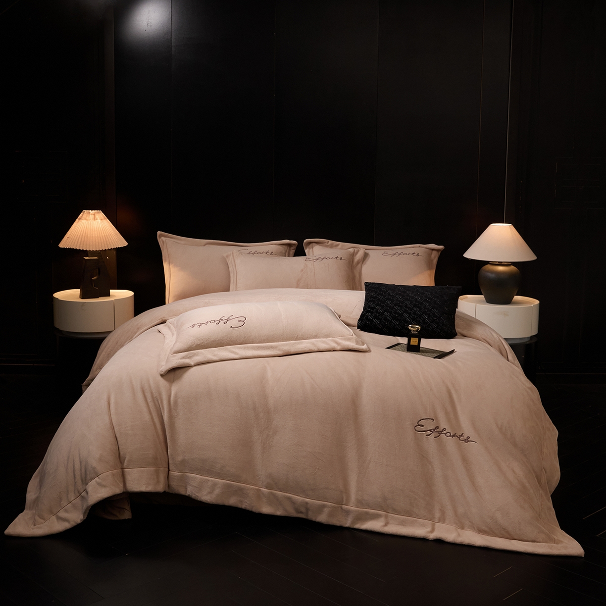 新方向 2025新款全消光A类刺绣牛奶绒四件套-赫本 赫本-香槟