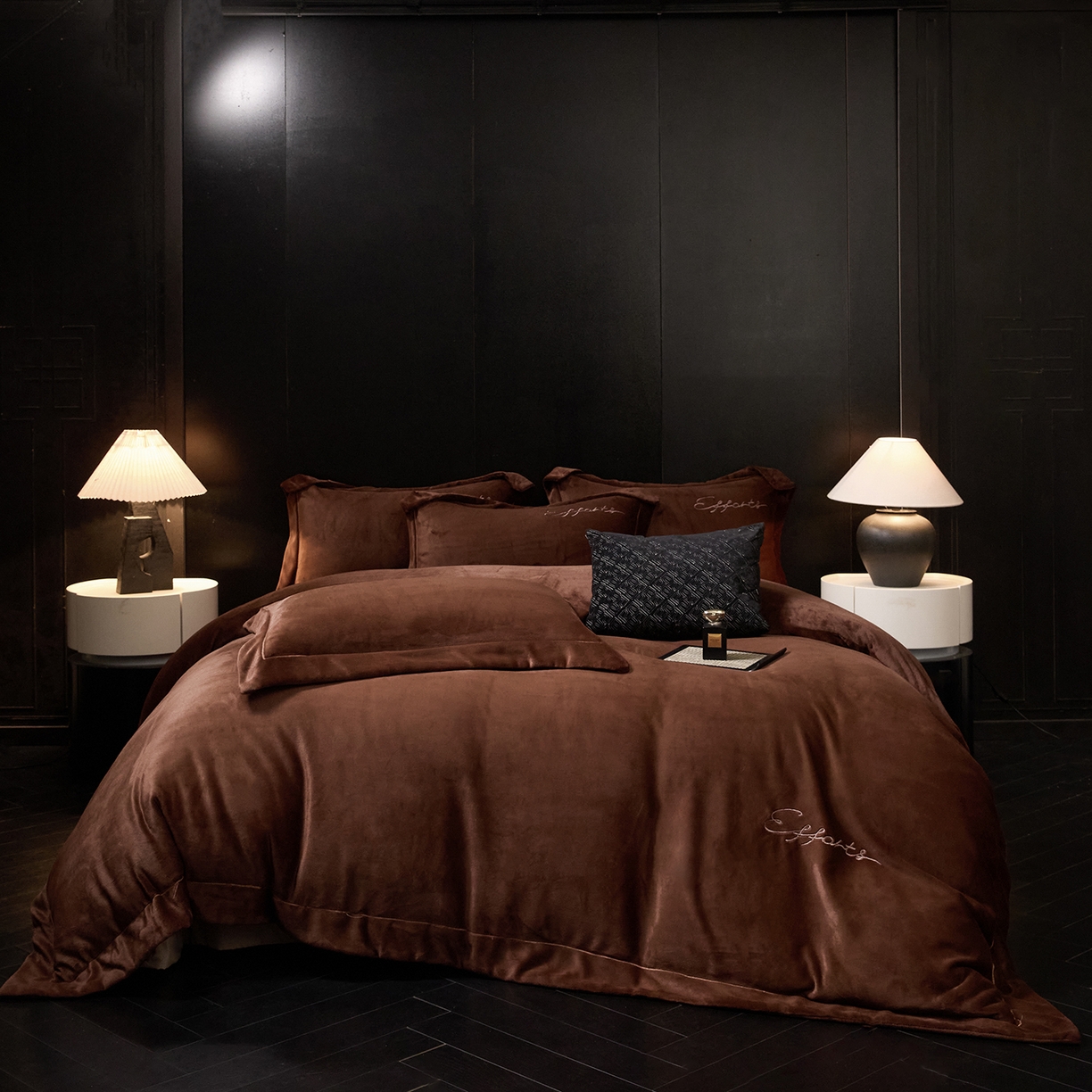 新方向 2025新款全消光A类刺绣牛奶绒四件套-赫本 赫本-咖啡