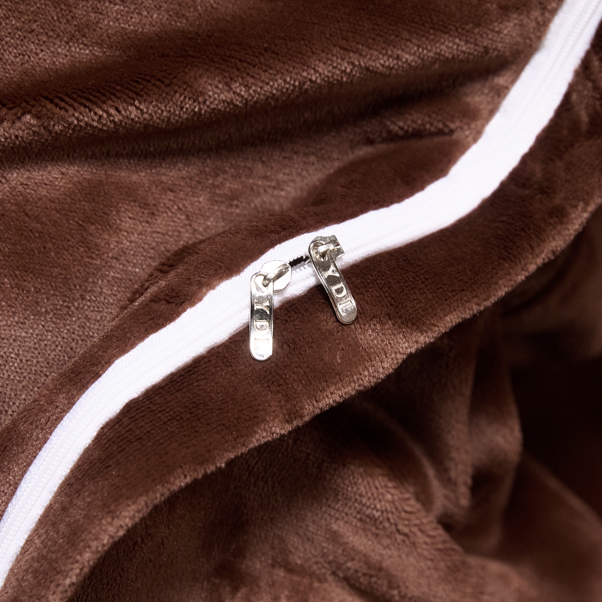 91家纺网 家纺一手货源 找家纺 新方向 2025新款全消光A类刺绣牛奶绒四件套-赫本 赫本-咖啡