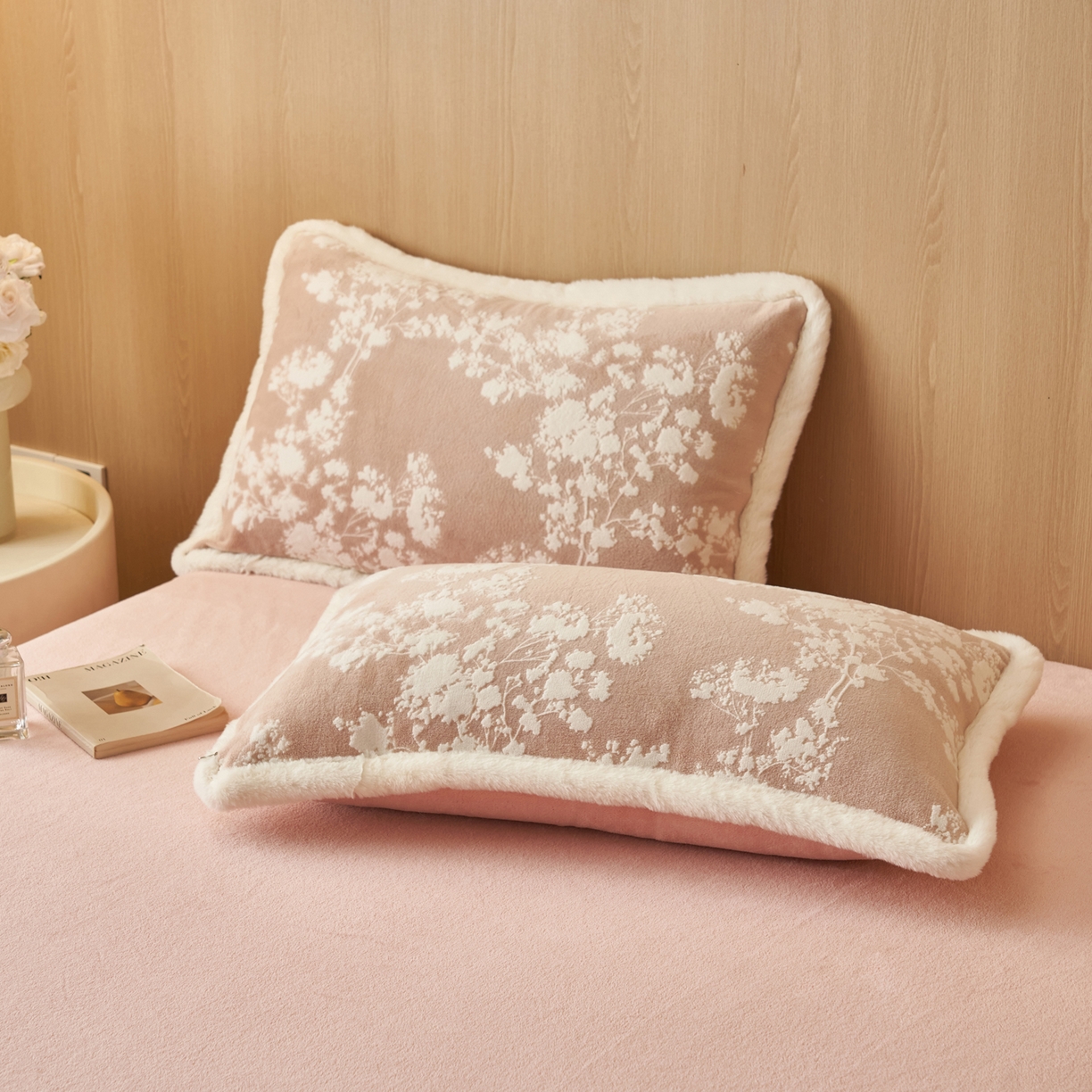 91家纺网 家纺一手货源 找家纺 晨曦家纺 2025新款兔毛包边雕花琅花牛奶绒四件套复古高级感轻奢 粉佳人