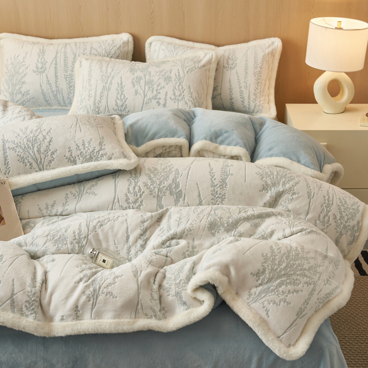 91家纺网 家纺一手货源 找家纺 晨曦家纺 2025新款兔毛包边雕花琅花牛奶绒四件套复古高级感轻奢 兰亭序