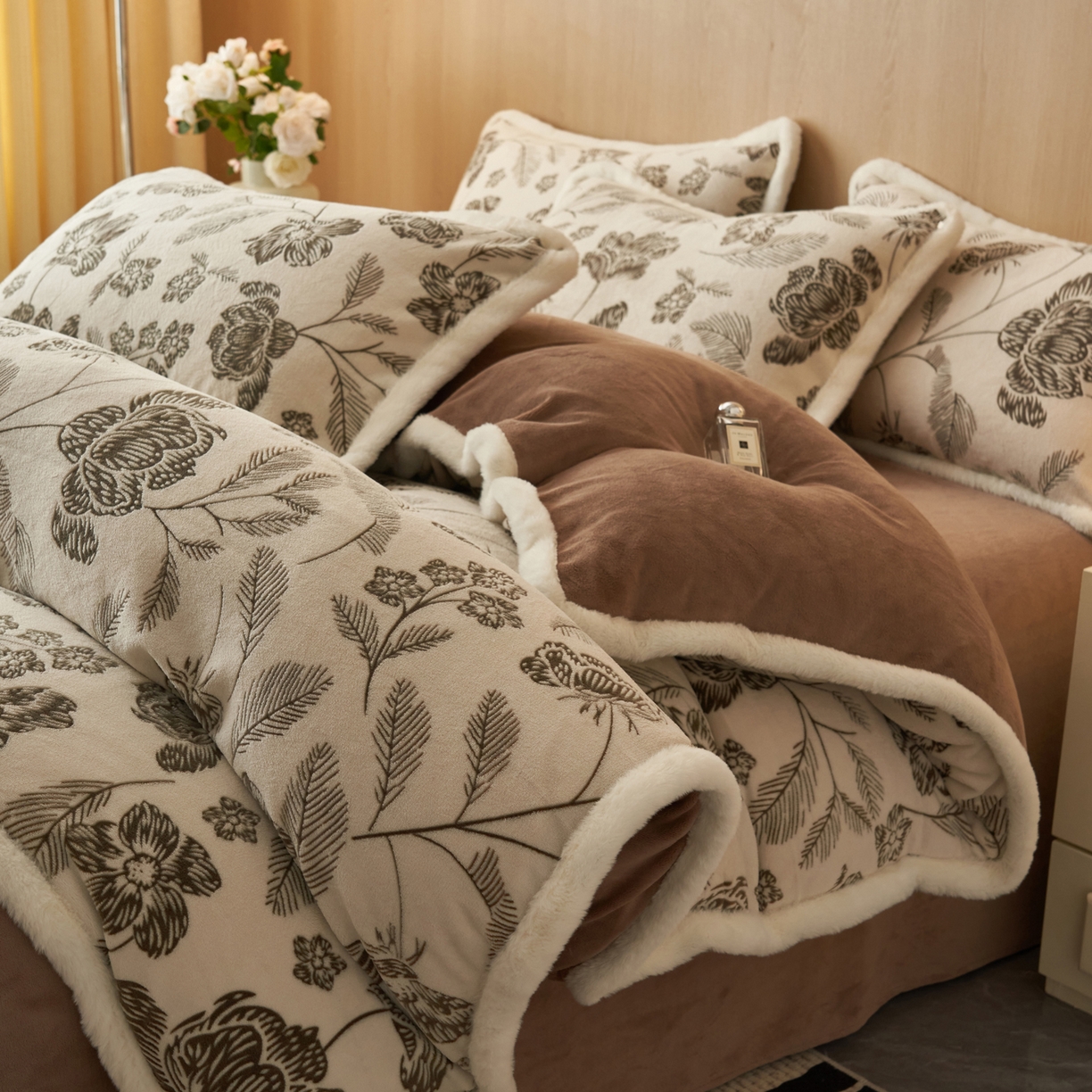 91家纺网 家纺一手货源 找家纺 （总）晨曦家纺 2025新款兔毛包边雕花琅花牛奶绒四件套复古高级感轻奢