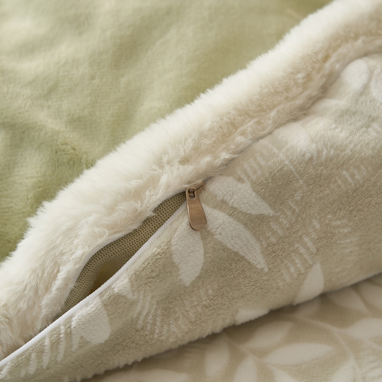 91家纺网 家纺一手货源 找家纺 晨曦家纺 2025新款兔毛包边雕花琅花牛奶绒四件套复古高级感轻奢 叶叶情深