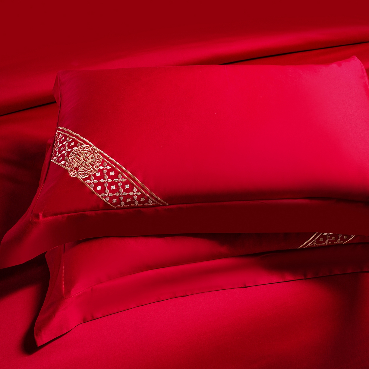 91家纺网 家纺一手货源 找家纺 置顶家纺 2025新款新中式婚庆亲肤刺绣四件套 禧结良缘-大红