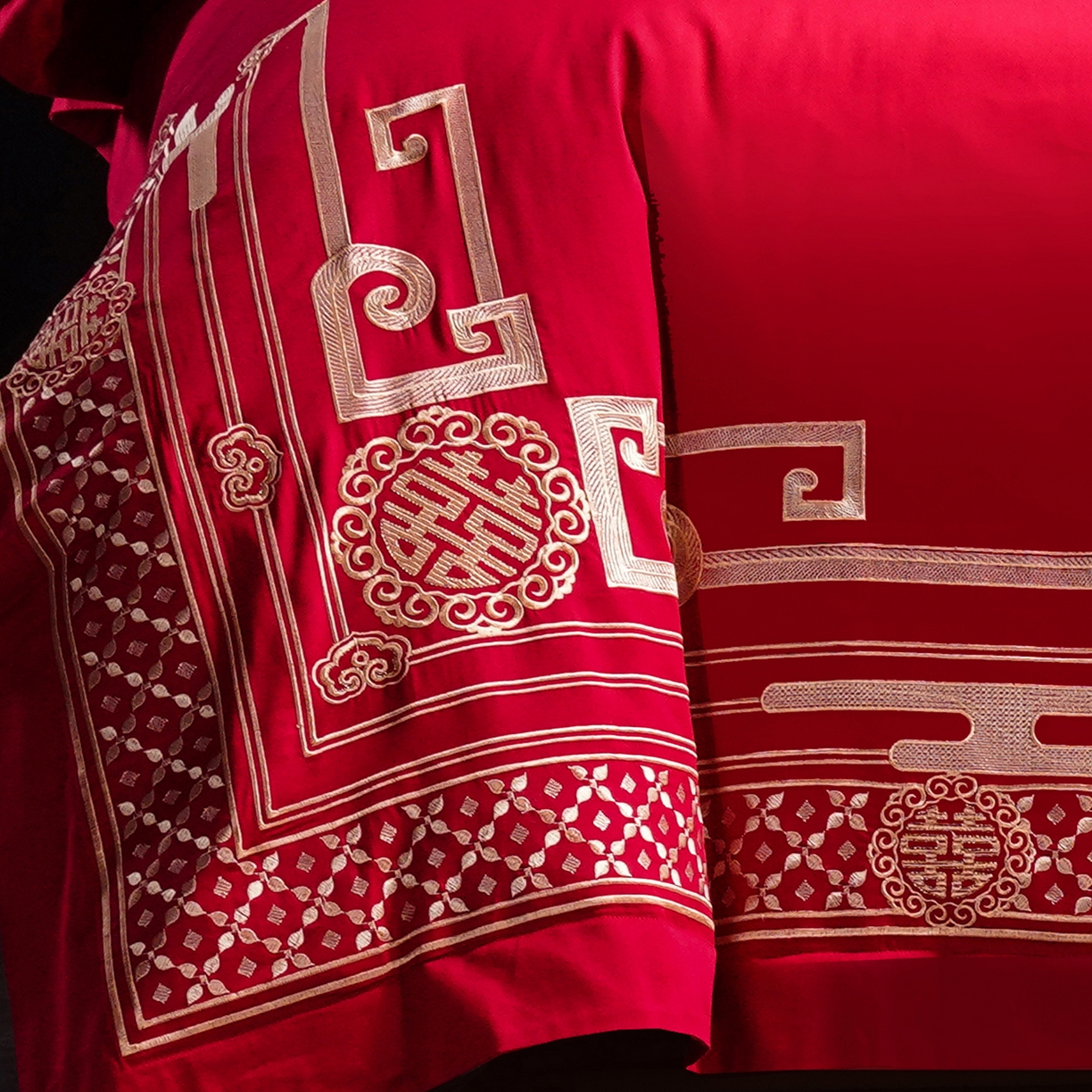 91家纺网 家纺一手货源 找家纺 置顶家纺 2025新款新中式婚庆亲肤刺绣四件套 禧结良缘-大红