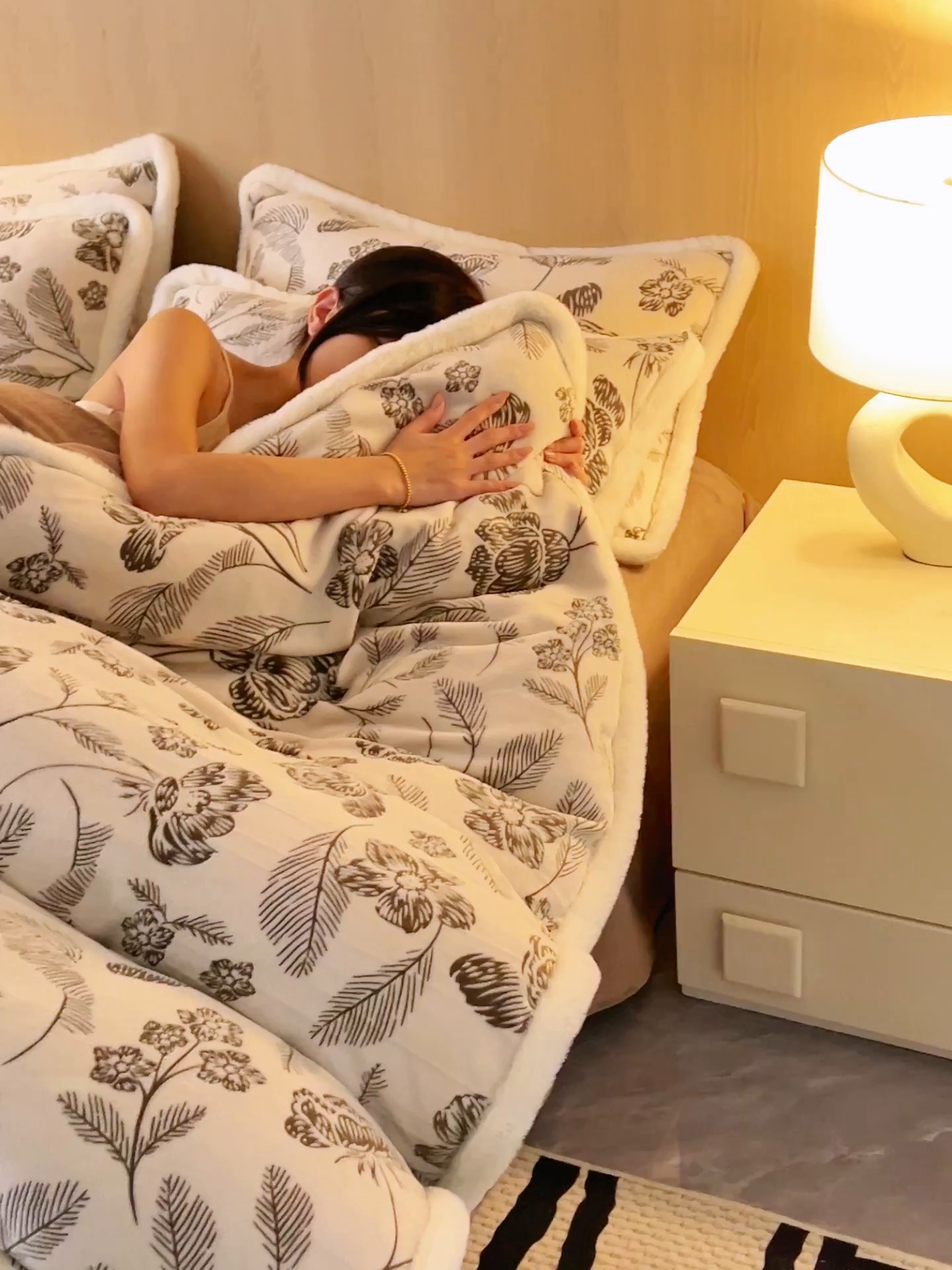 91家纺网 家纺一手货源 找家纺 晨曦家纺 2025新款兔毛包边雕花琅花牛奶绒四件套复古高级感轻奢 黛丝