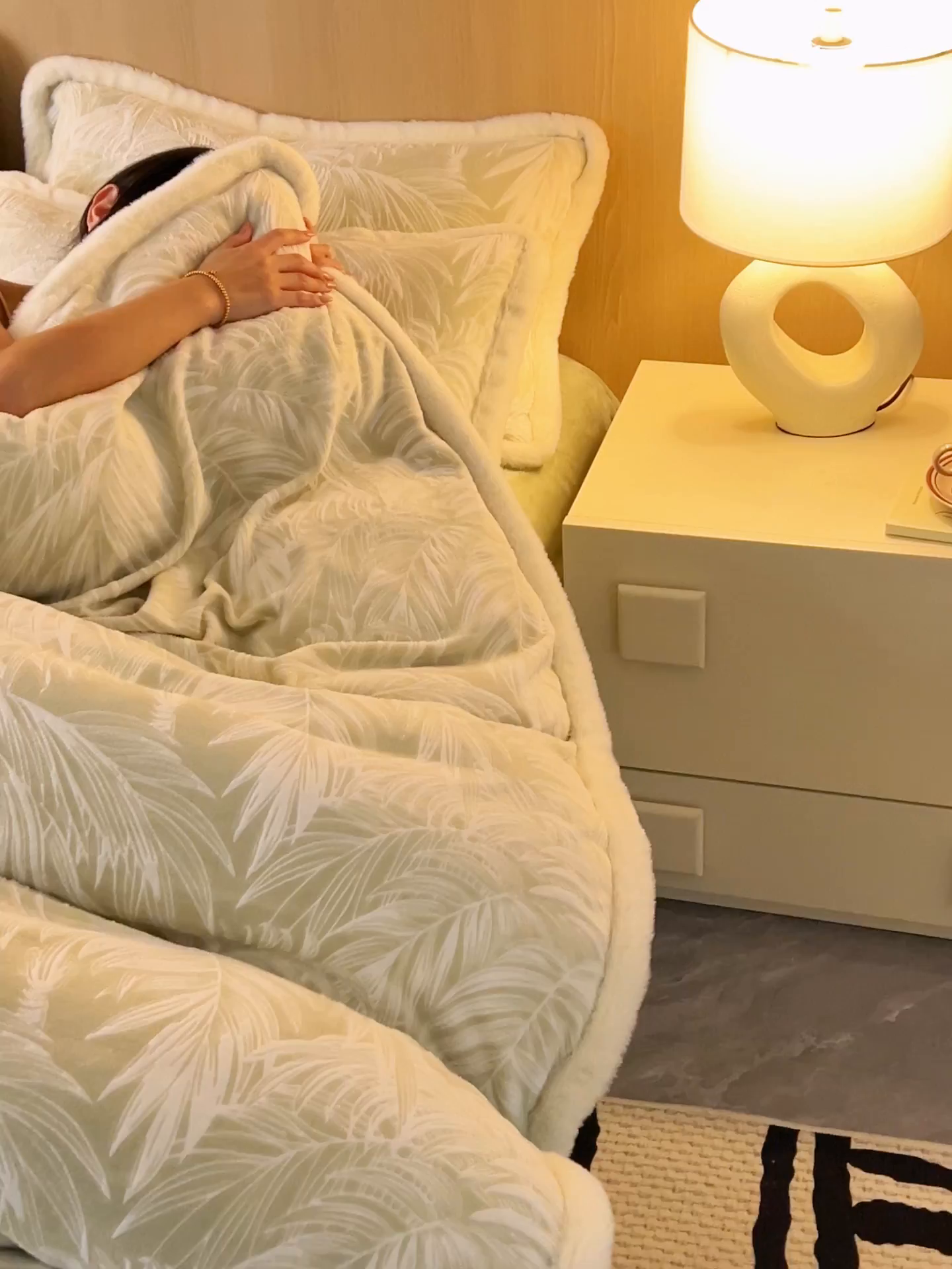 91家纺网 家纺一手货源 找家纺 晨曦家纺 2025新款兔毛包边雕花琅花牛奶绒四件套复古高级感轻奢 冬梦